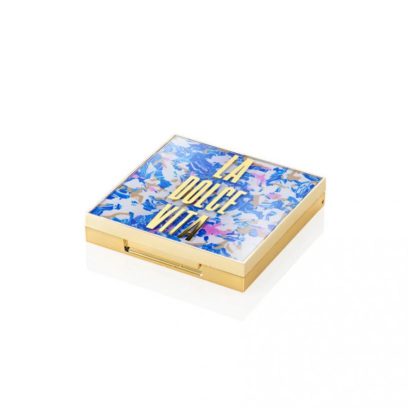 Decorative compact by HCP Packaging for pressed powder or eyeshadow