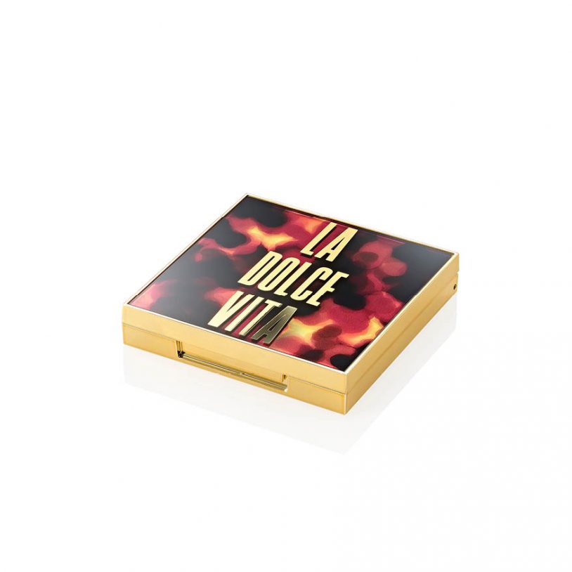 Decorative compact by HCP Packaging for pressed powder or eyeshadow
