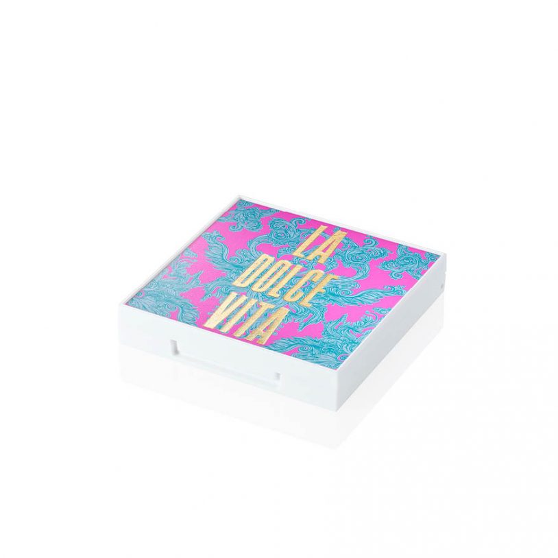Decorative compact by HCP Packaging for pressed powder or eyeshadow
